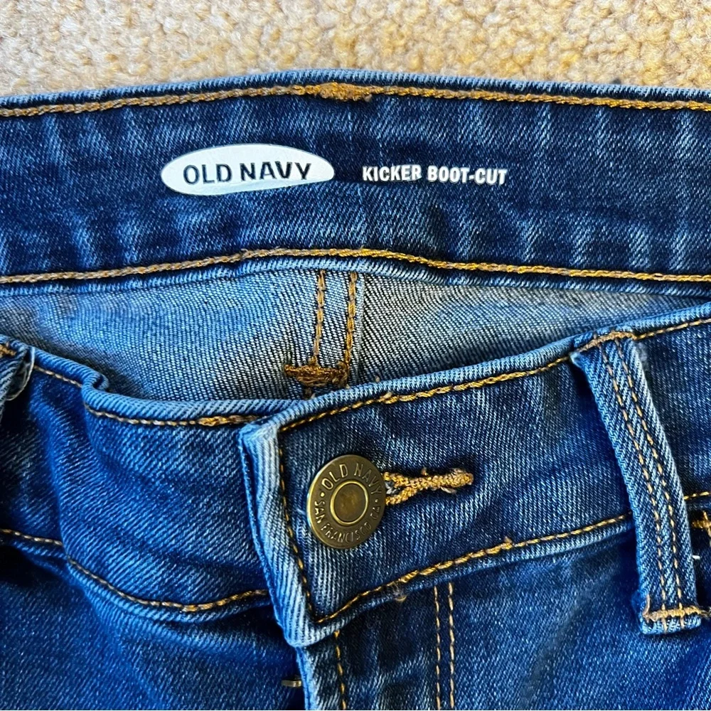 Old Navy Kicker Boot Jeans, Size 4 - Picture 4 of 7